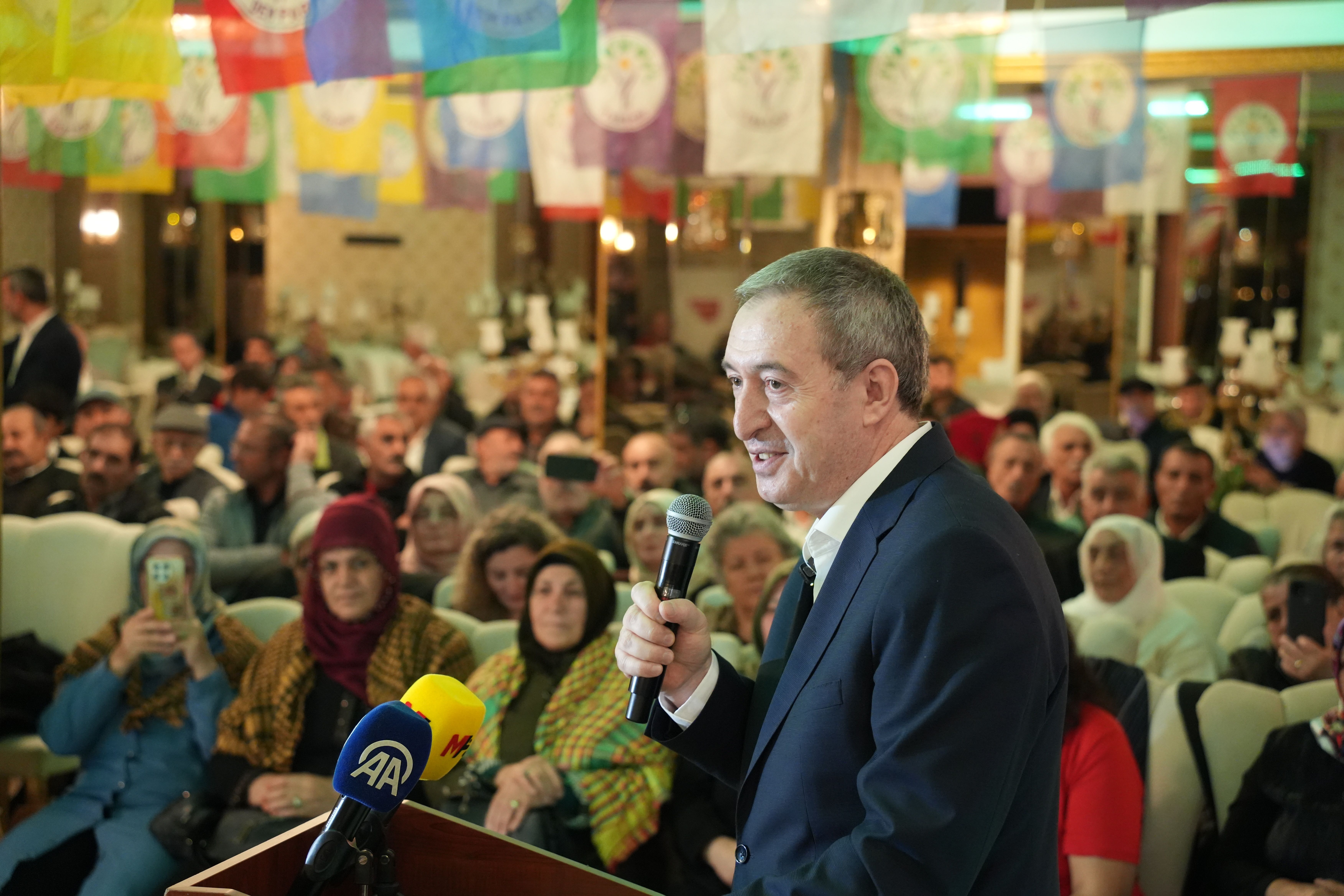 DEM Parti'li Bakırhan: Adım atmak için beklemeyin, başta cezaevlerinden başlayın