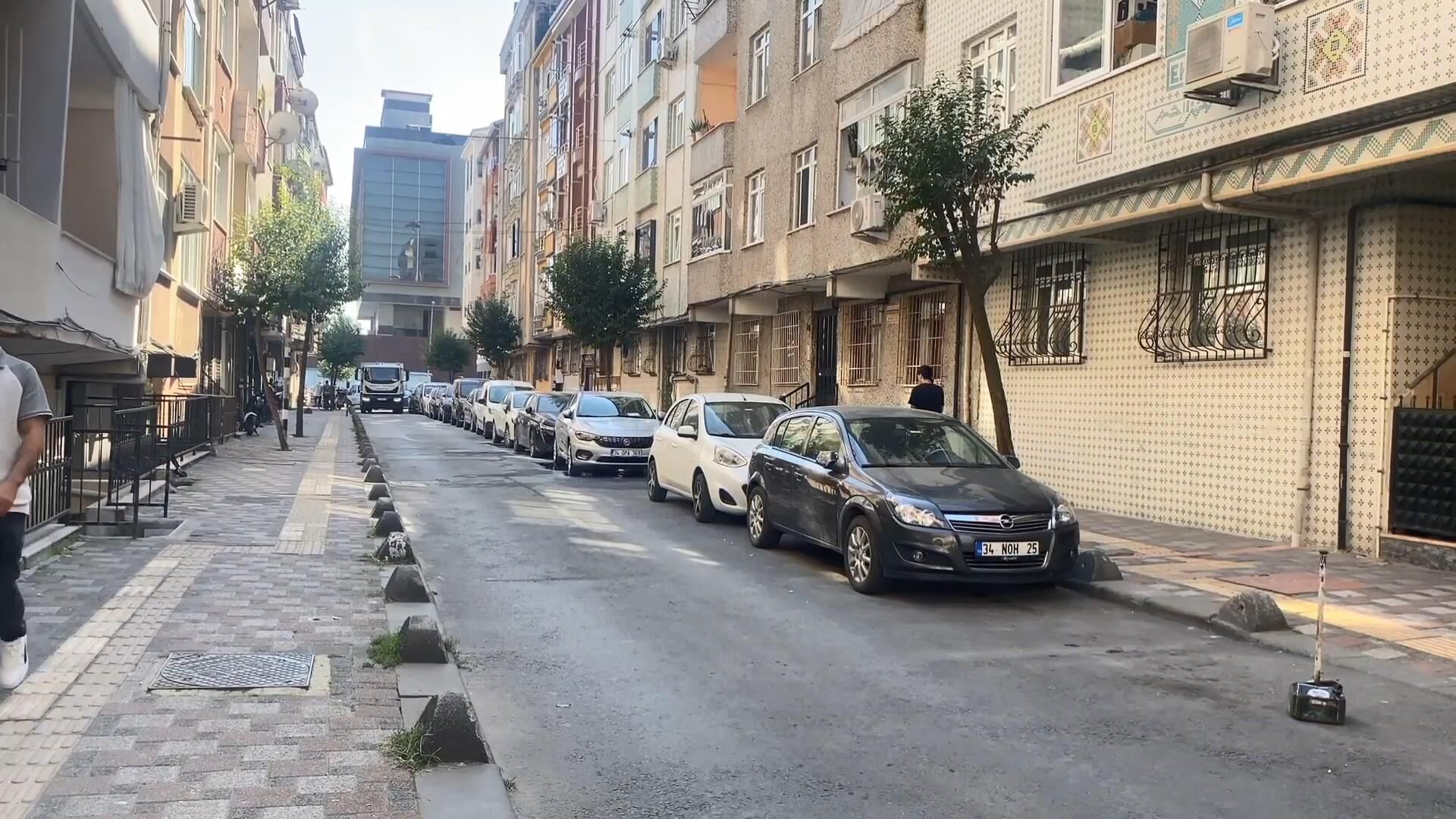 Esenler'de 2 kız arkadaş arasında kavga; saçından tutup yerde sürükledi