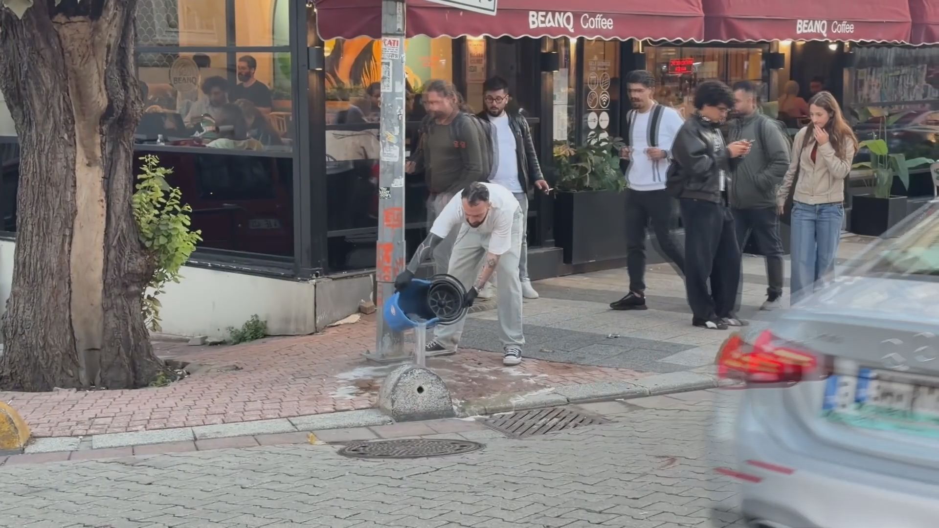Kadıköy'de alacak meselesi nedeniyle çıkan tartışmada 1 kişi silahla yaralandı
