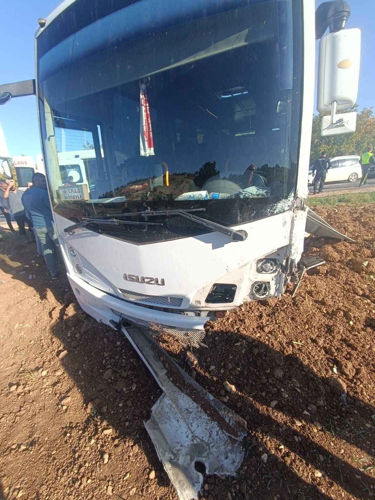Mardin'de hafif ticari araç ile midibüs çarpıştı; 4 yaralı