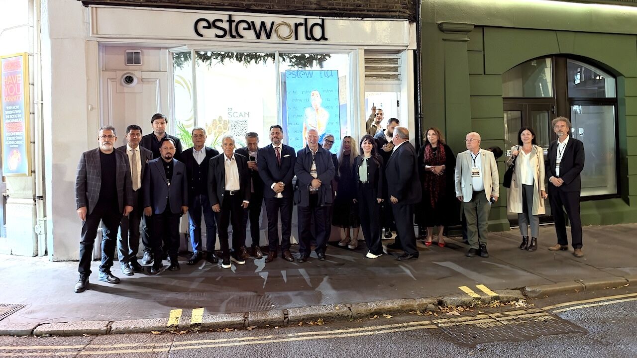 Esteworld Uk Kgk Heyeti Onuruna Covent Garden