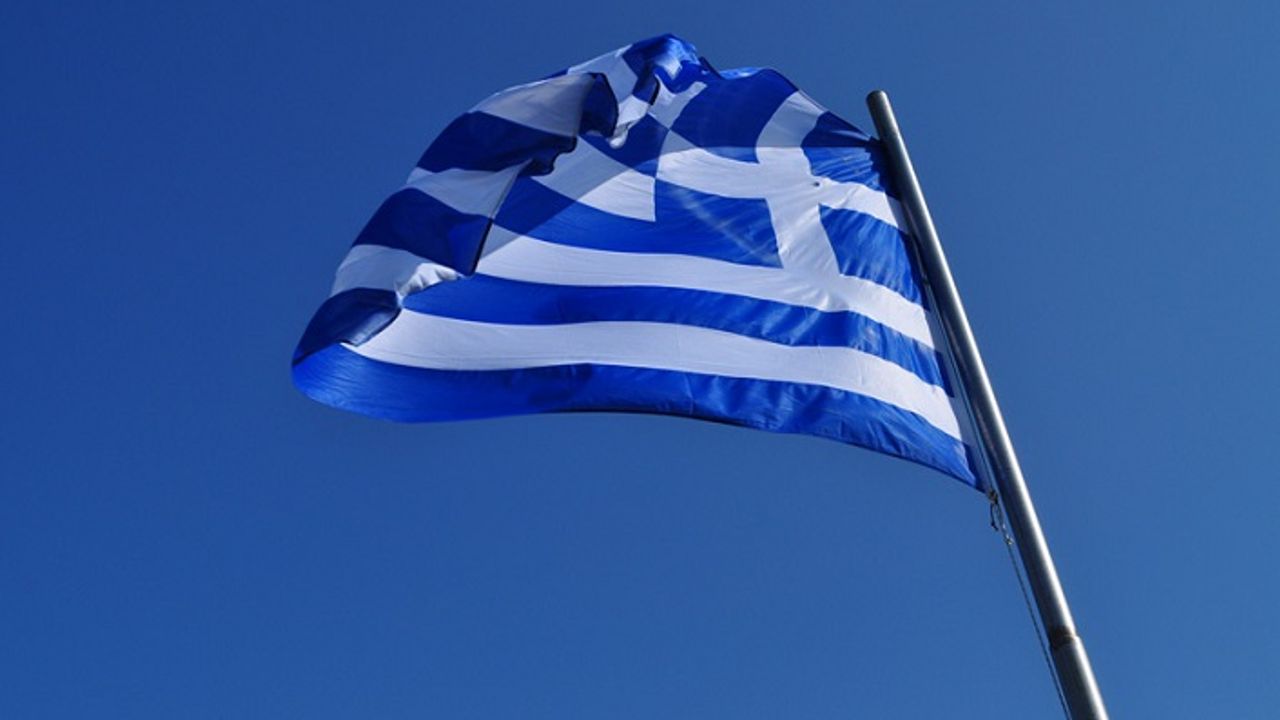 Bayrak krizinin ardından Atina'dan açıklama
