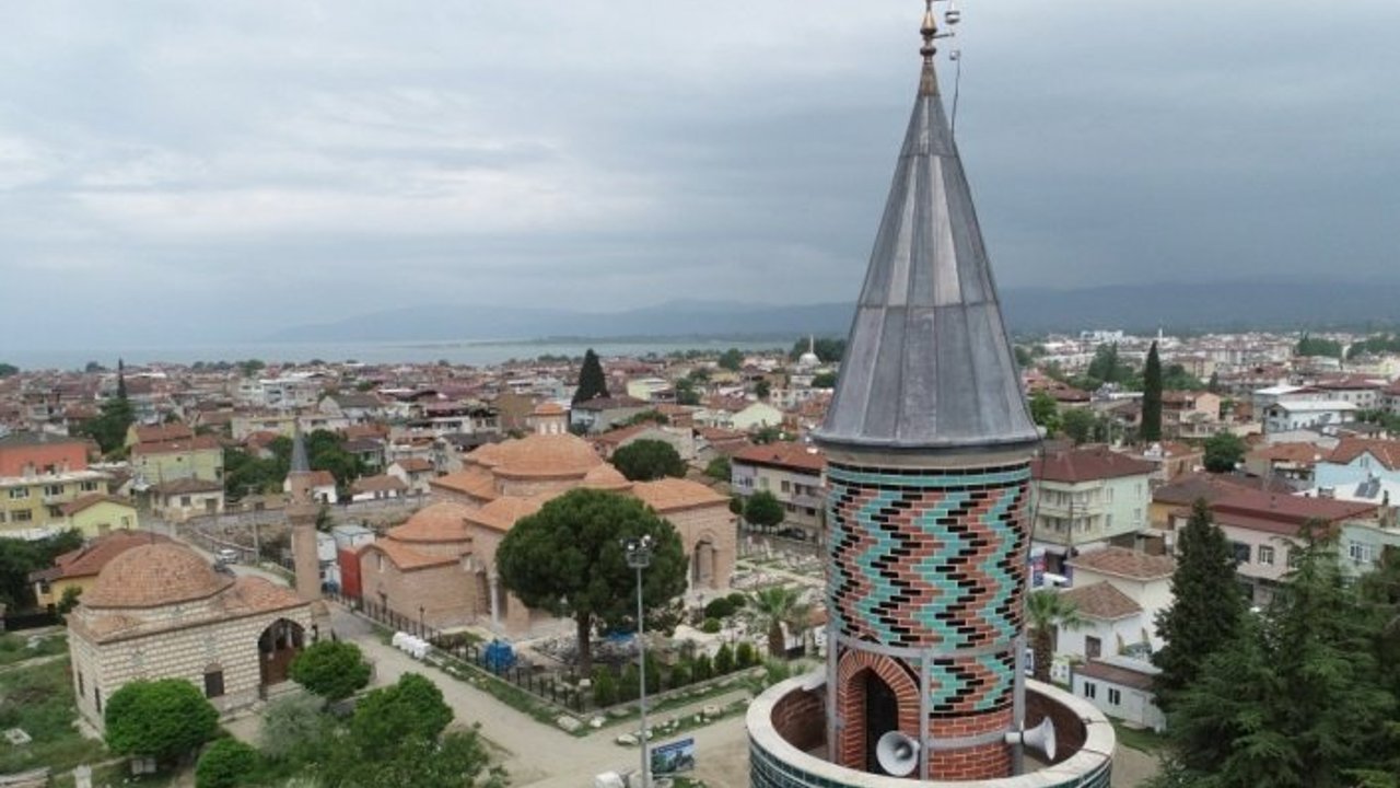 12 bin parça çinili minare yıllara meydan okuyor