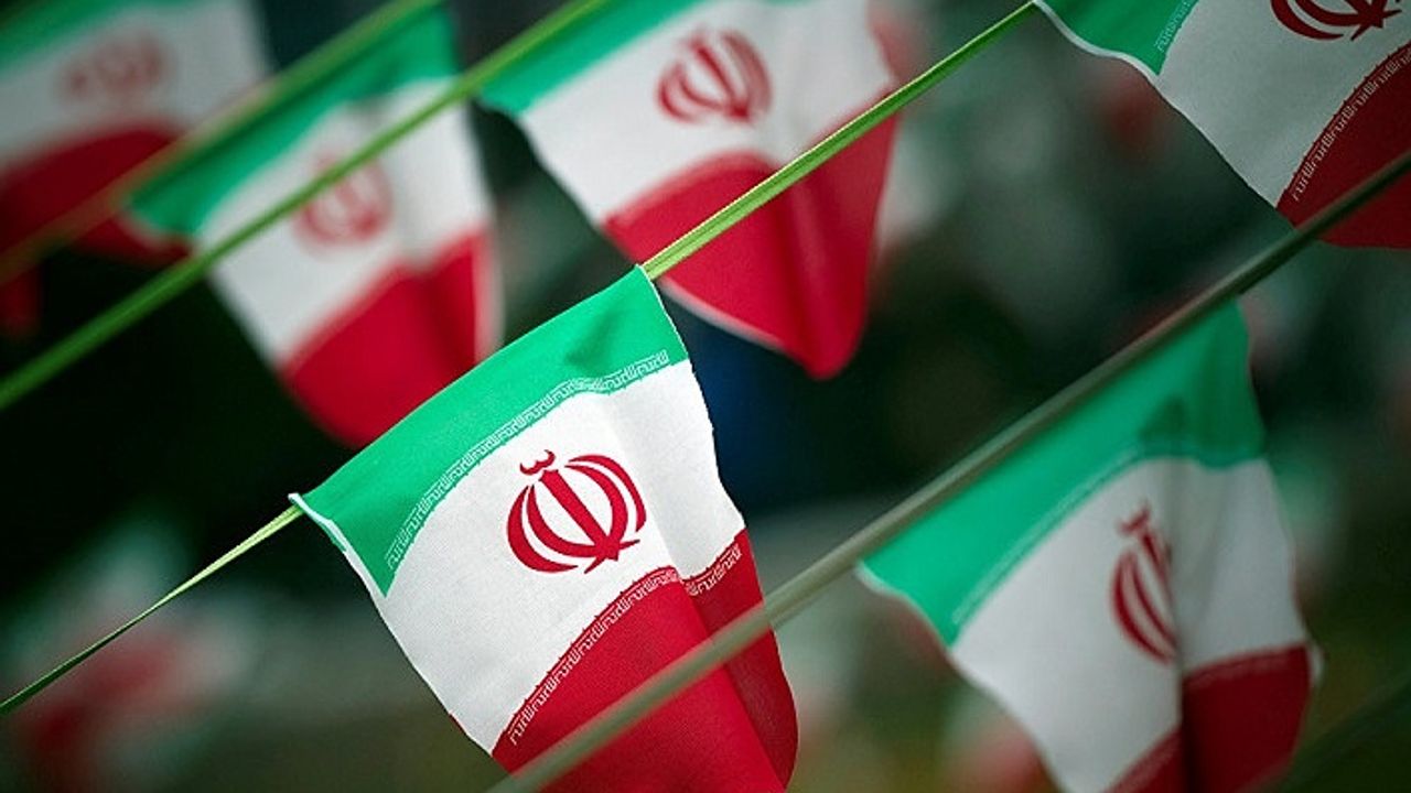 İranlı reformist milletvekilinden grev yapan öğretmenlere destek