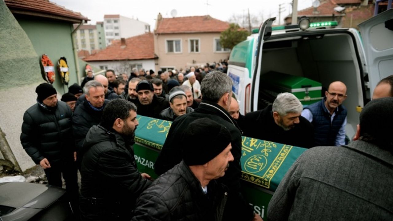 Milli voleybolcu Meryem Boz'un babası son yolculuğuna uğurlandı
