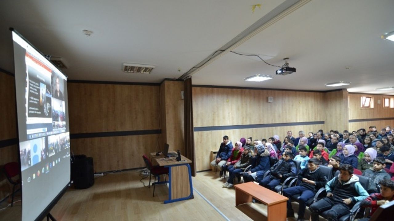 Çorumlu öğrenciler NASA çalışanı Yıldız ile görüştü