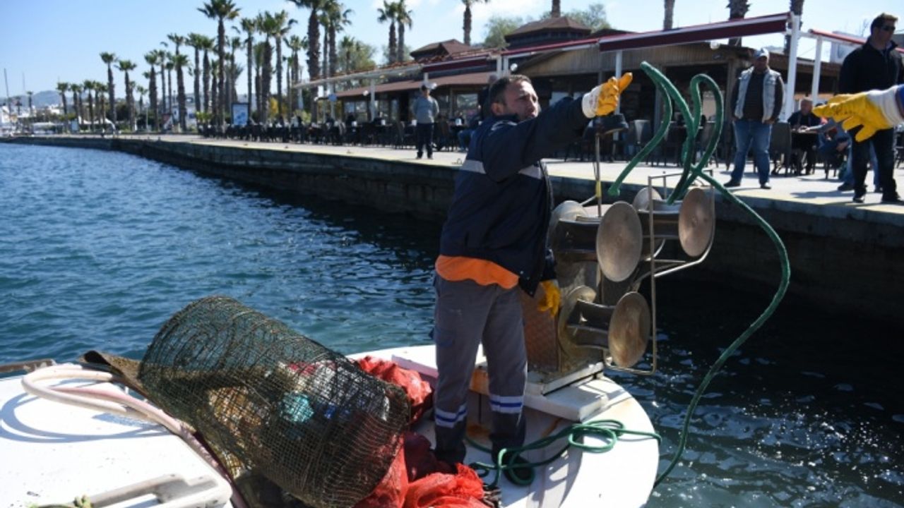 Denizden cep telefonu da çıktı, tekne motoru da