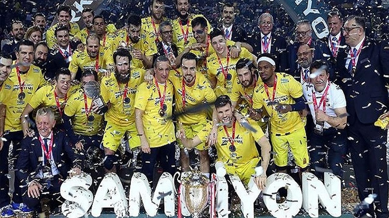 Fenerbahçe Beko, Türkiye Kupası şampiyonluğunu kutladı