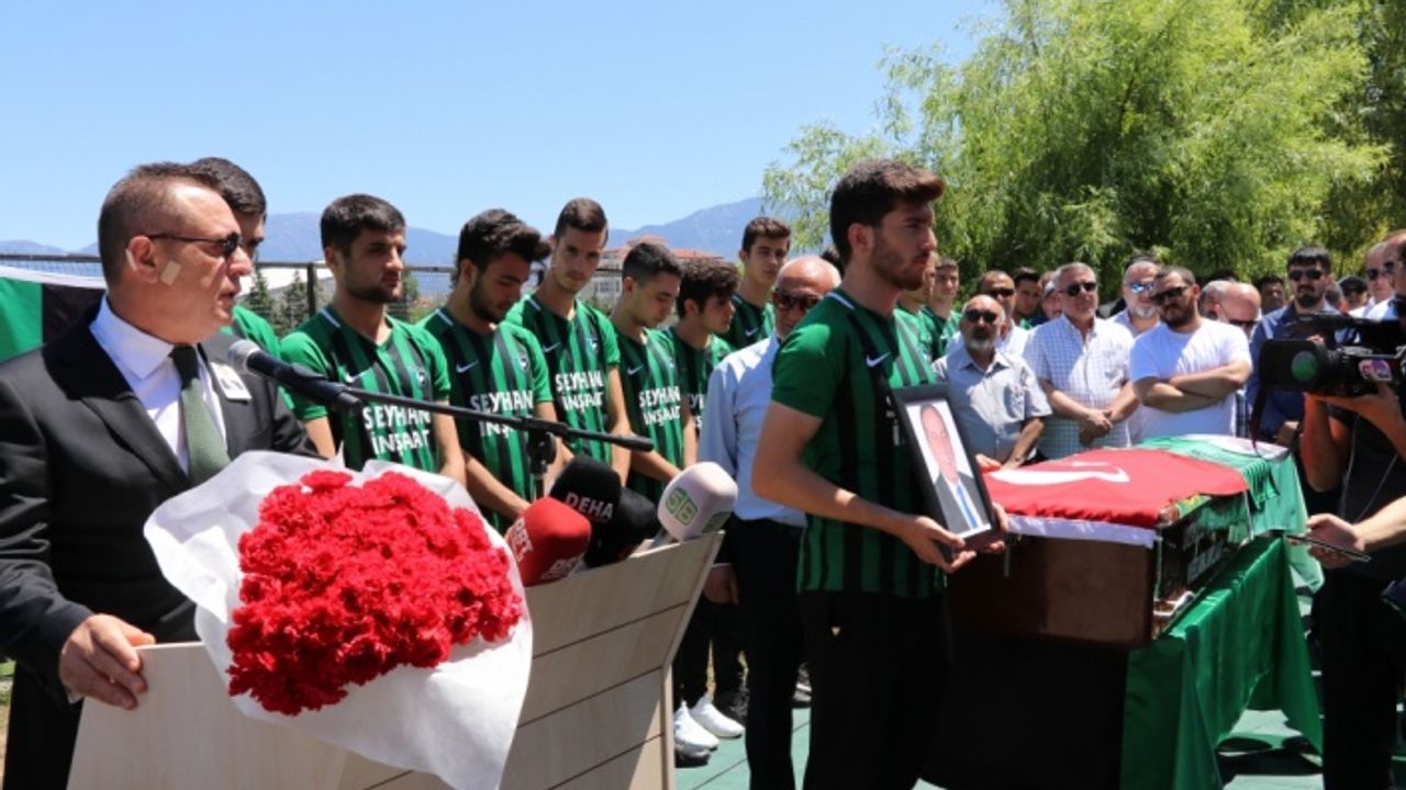 Denizlispor'un eski başkanlarından Ali İpek, toprağa verildi