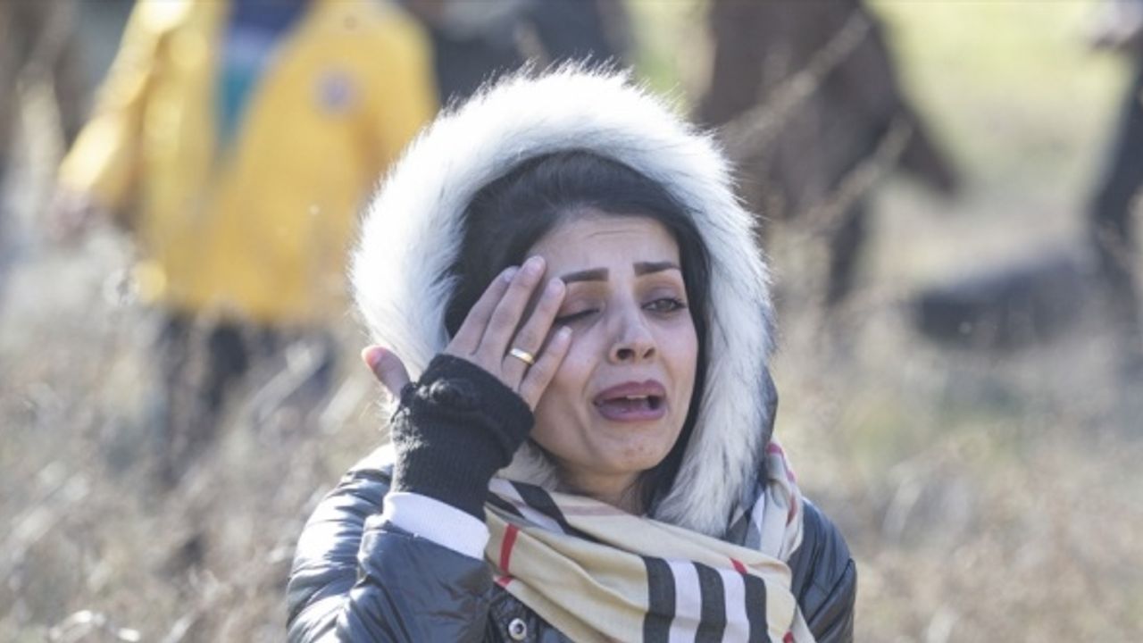 Yunan sınır polisi göçmenlere biber gazı ve ses bombasıyla müdahale etti, son dakika