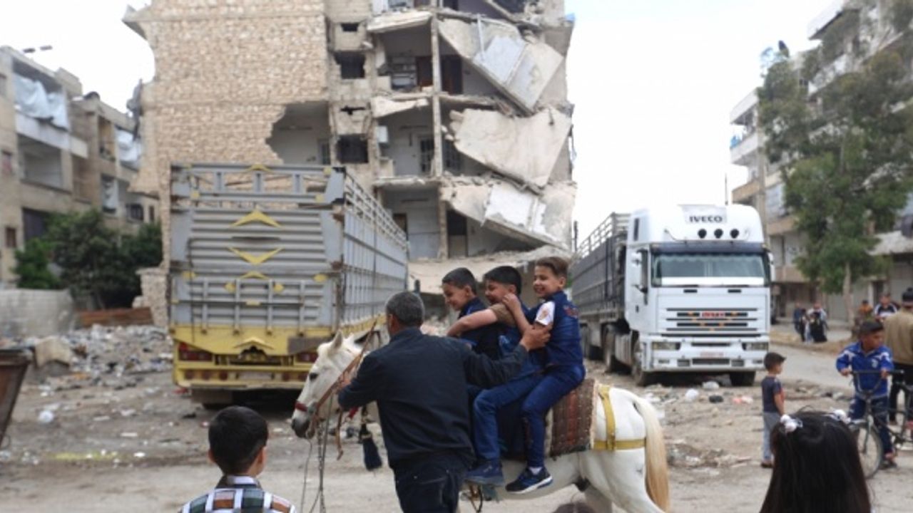 İdlib'de çocuklar bayramı ateşkes ortamında geçiriyor
