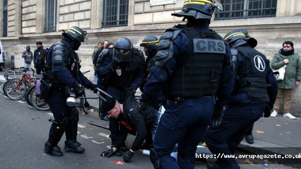 Fransız polislerin ırkçı mesajlaşmalarda bulundukları ortaya çıktı