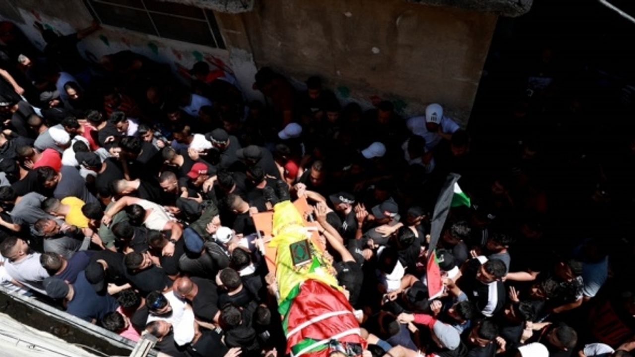 Batı Şeria'nın Ramallah kentinde İsrail güçlerince vurularak öldürülen Filistinli Ahmed el-Fahd toprağa verildi