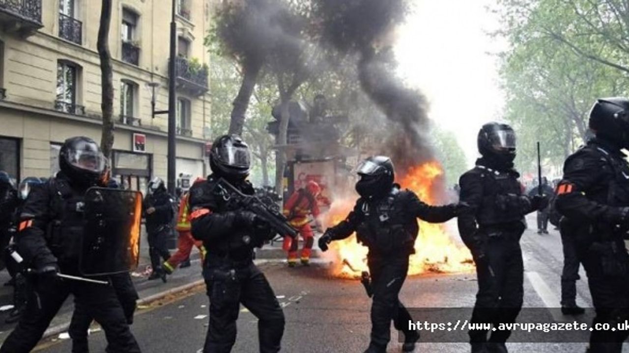 İtalya'da 1 Mayıs gösterisinde polisten protestoculara sert müdahale