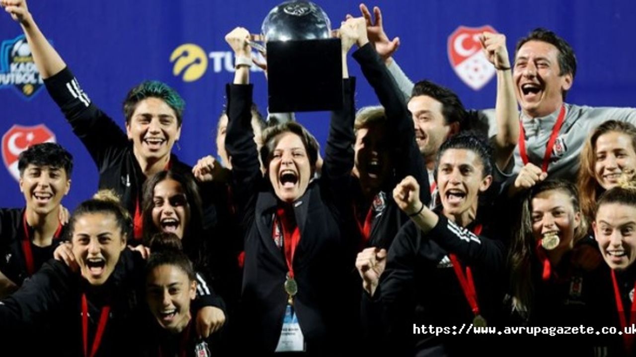 Turkcell Kadın Futbol Ligi 2020-2021 Sağlık Çalışanları Sezonu'nun şampiyonu Beşiktaş