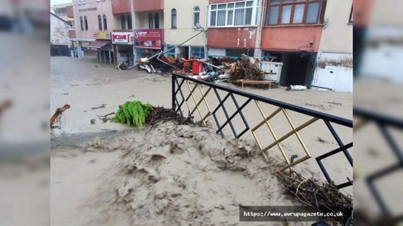 Kastamonu'nun Bozkurt ilçesinde yaşanan sel felaketinin ilk anlarıyla ilgili yeni görüntüler ortaya çıktı