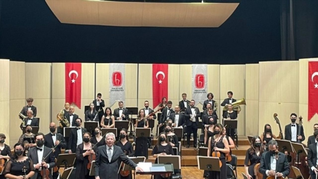Cumhuriyet Bayramı kutlamaları, Hacettepe Üniversitesi Senfoni Orkestrası keman sanatçısı Cihat Aşkın konseri
