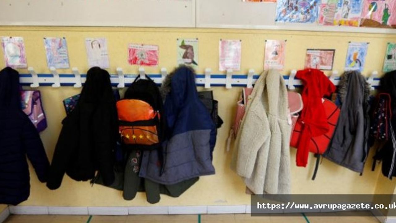 Fransa’da hükümet, okullarda yaşanan akran zorbalığını suç kapsamına almaya hazırlanıyor