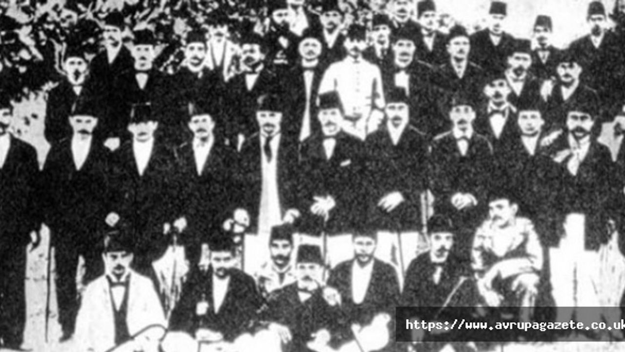 Haftanın tarihine bakış, Erzincan depremi, Kıbrıs Geçici Türk Yönetimi,  Millet Mektepleri kuruldu, Paris'te II. Jön Türk Kongresi yapıldı