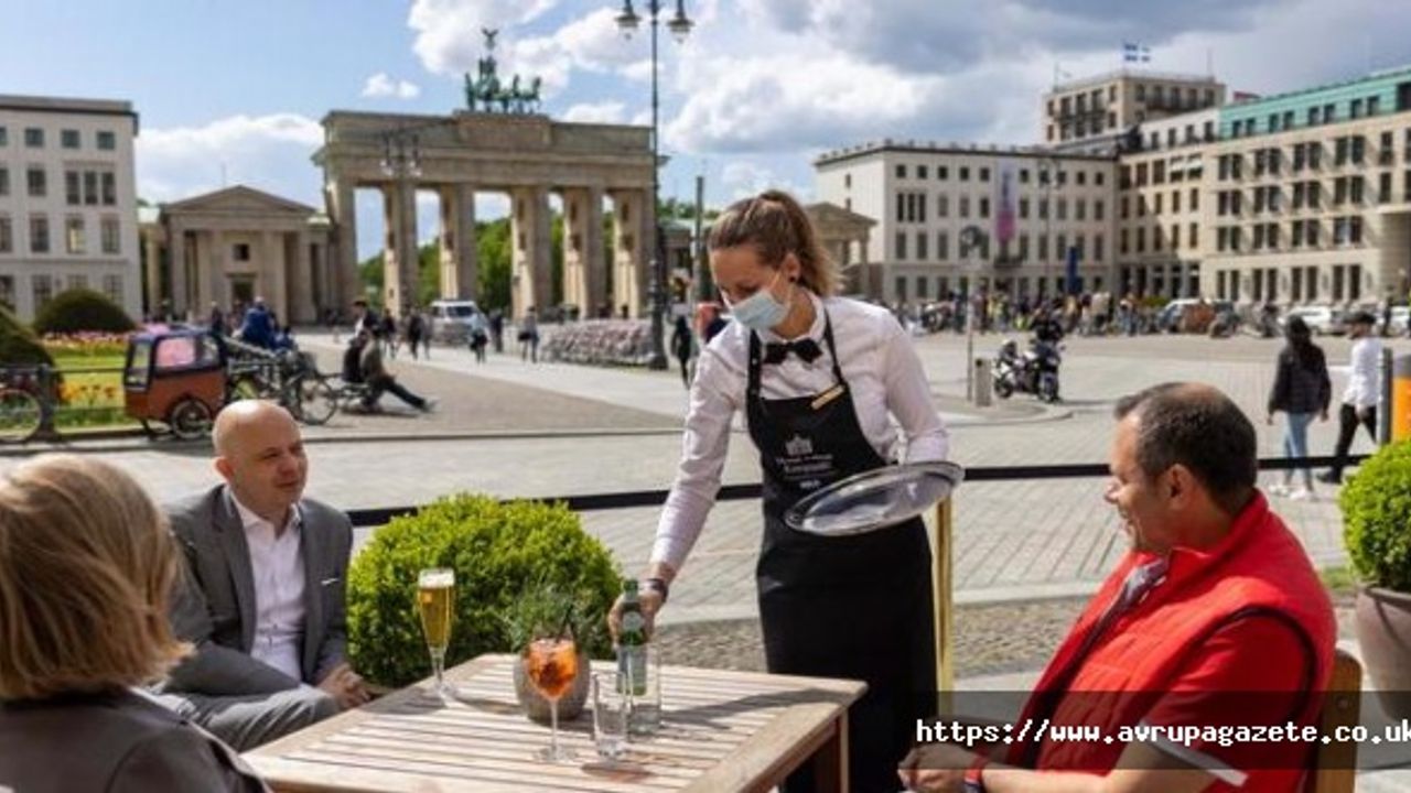 Almanya'da artan fiyatlara ve Kovid-19 vakalarına rağmen tüketici güveni ne durumda ?