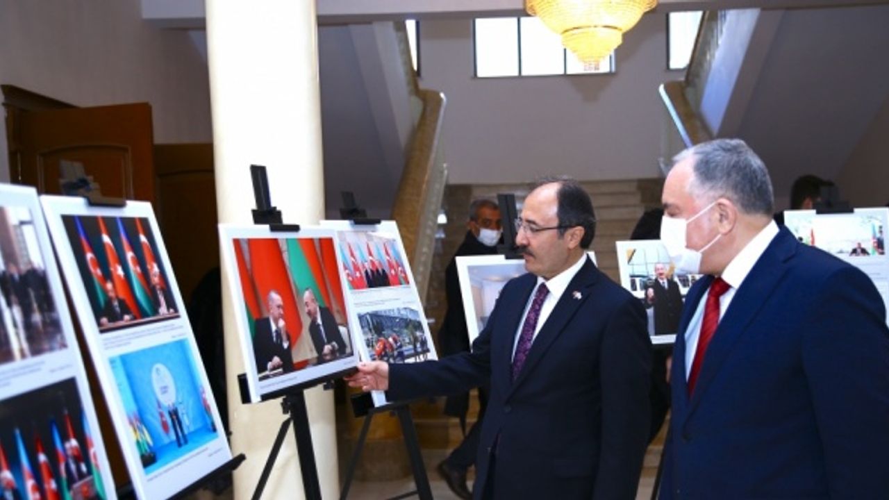 Türkiye Azerbaycan diplomatik ilişkilerinin 30. yılı konulu konferansı Bakü'de düzenlendi
