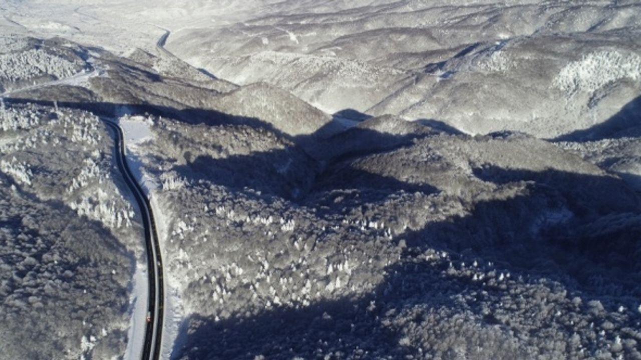Kar manzarası Bolu Dağı kesiminde güzel manzara oluşturdu