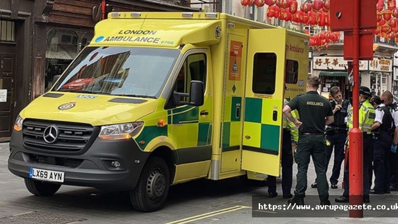 İngiltere'de hastalar hastane koridorlarında ölüyor, İngiltere'de 6 milyon kişi hastanede tedavi için sıra bekliyor