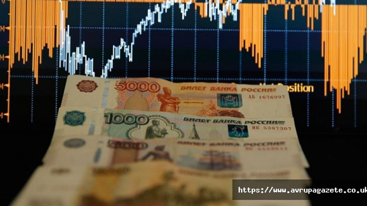 Rusya ile ABD ve Avrupa Birliği arasında yaşanan gerginlik nedeniyle Rus rublesi ve borsası düşüşte