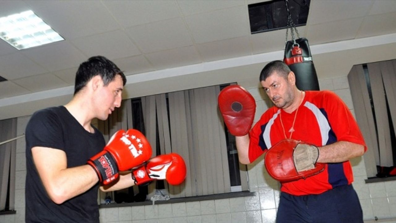 Avrupa Kick Boks Şampiyonu Ahıska Türkü İsa Mambetov, spordaki başarımı Kırgızistan'a borçluyum