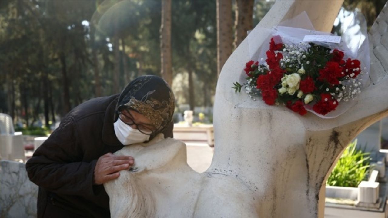 Anne Aslan, Acımız ilk günkü gibi, hep aynı, hiç bitmiyor! Özgecan Aslan mezarı başında anıldı