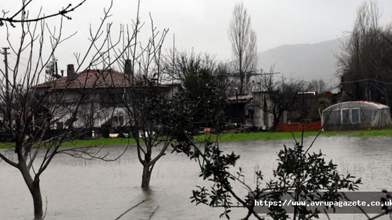 Şiddetli yağış Muğla ilinde hayatı olumsuz etkiliyor