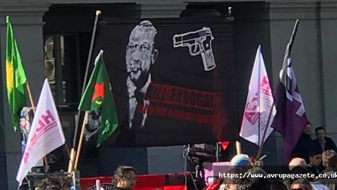 Erdoğan'ı öldürün pankartı açanlara İsviçre mahkemesi beraat kararı verdi