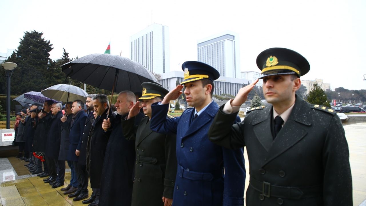 Çanakkale Deniz Zaferi'nin 107. yıl dönümü Azerbaycan'da törenlerle kutlandı