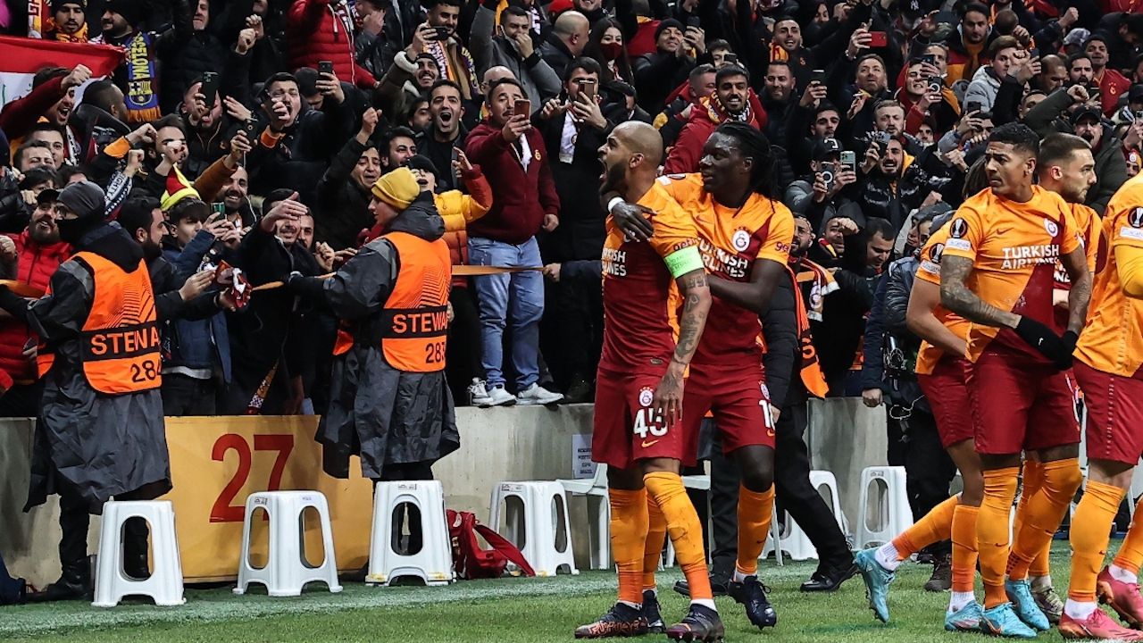 Galatasaray, UEFA Avrupa Liginde Barcelona'ya yenilerek elendi