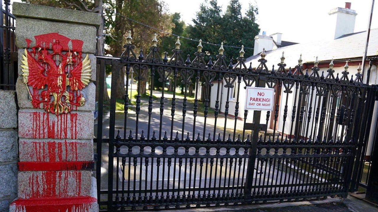 Rusya'nın Dublin Büyükelçiliğine İrlanda'dan sınırdışı