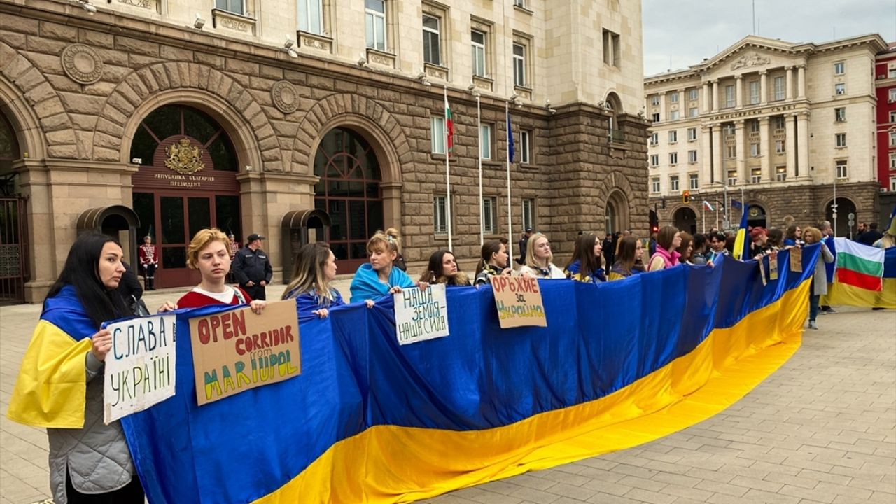 Başkent Sofya'da Ukrayna'ya destek gösterisi