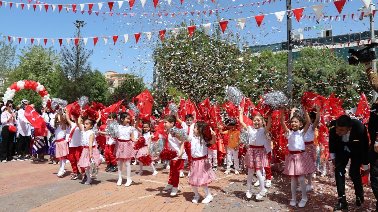 Tüm Anadolu'da 23 Nisan Ulusal Egemenlik ve Çocuk Bayramı coşkusu