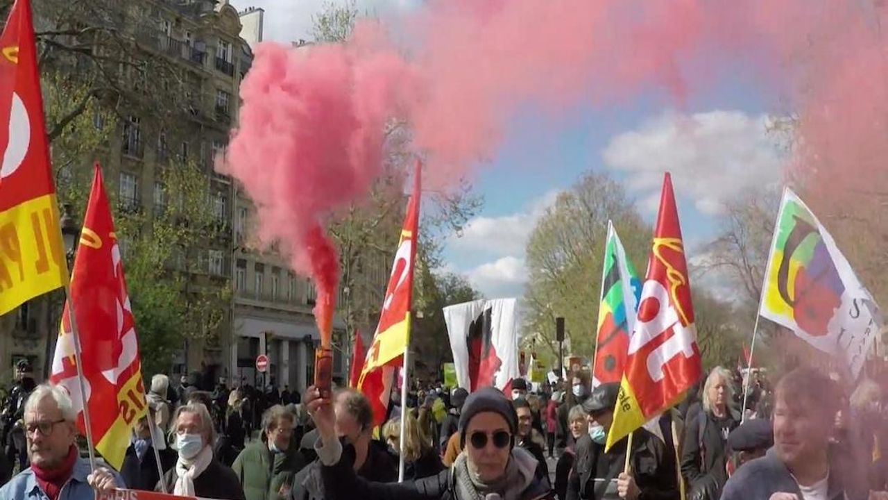 Paris'te Fransa hükümeti karşıtı protesto