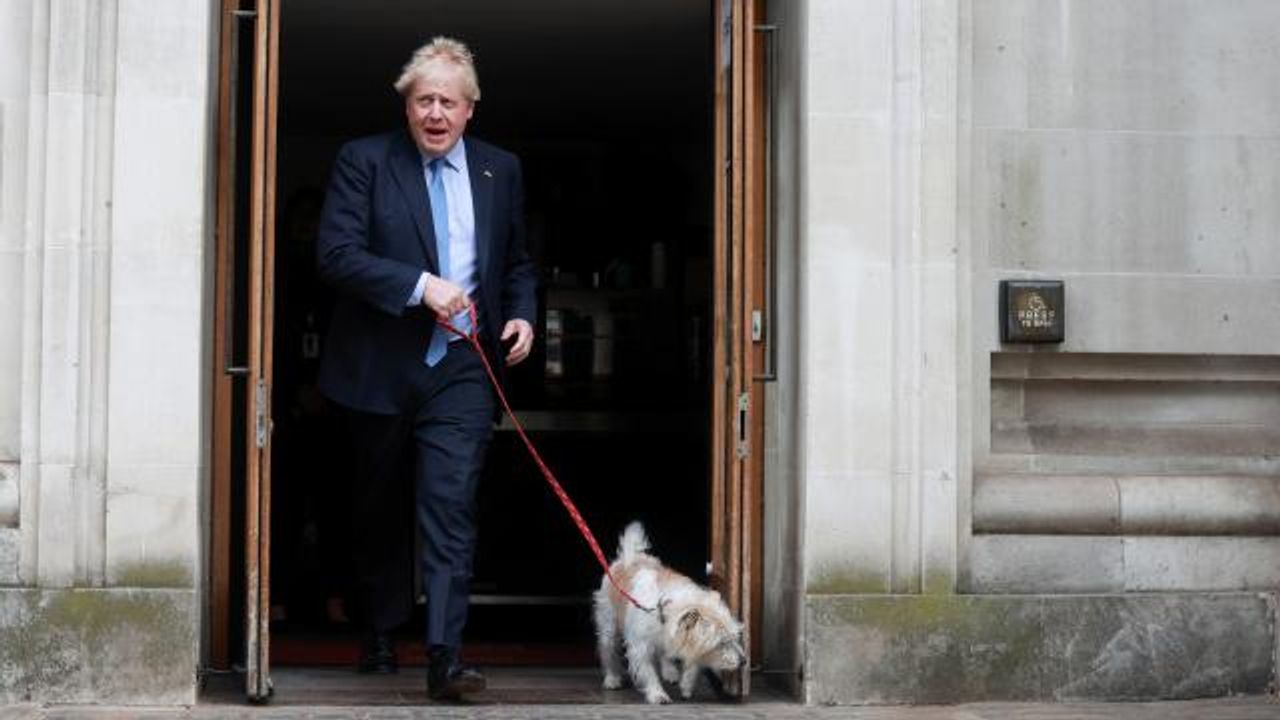İngiltere Başbakanı Johnson'a istifa çağrısı
