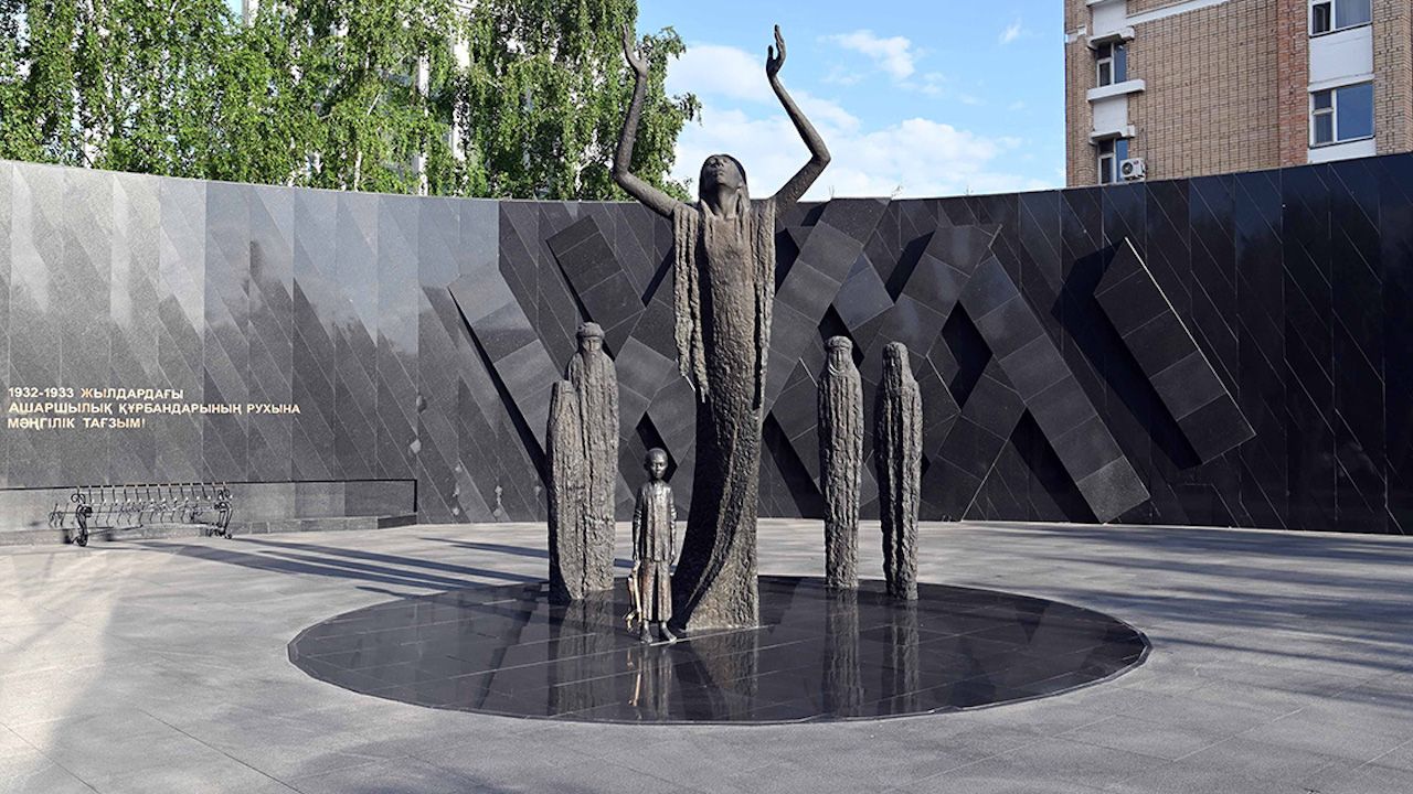 Stalin'in kurbanlarına Kazakistan'da anma