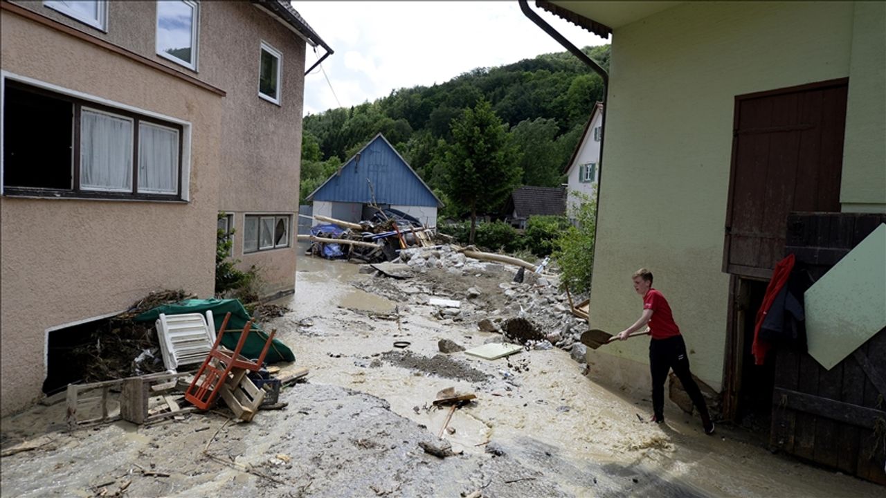 Fırtına ve su baskını Almanya'da ölüme yol açtı