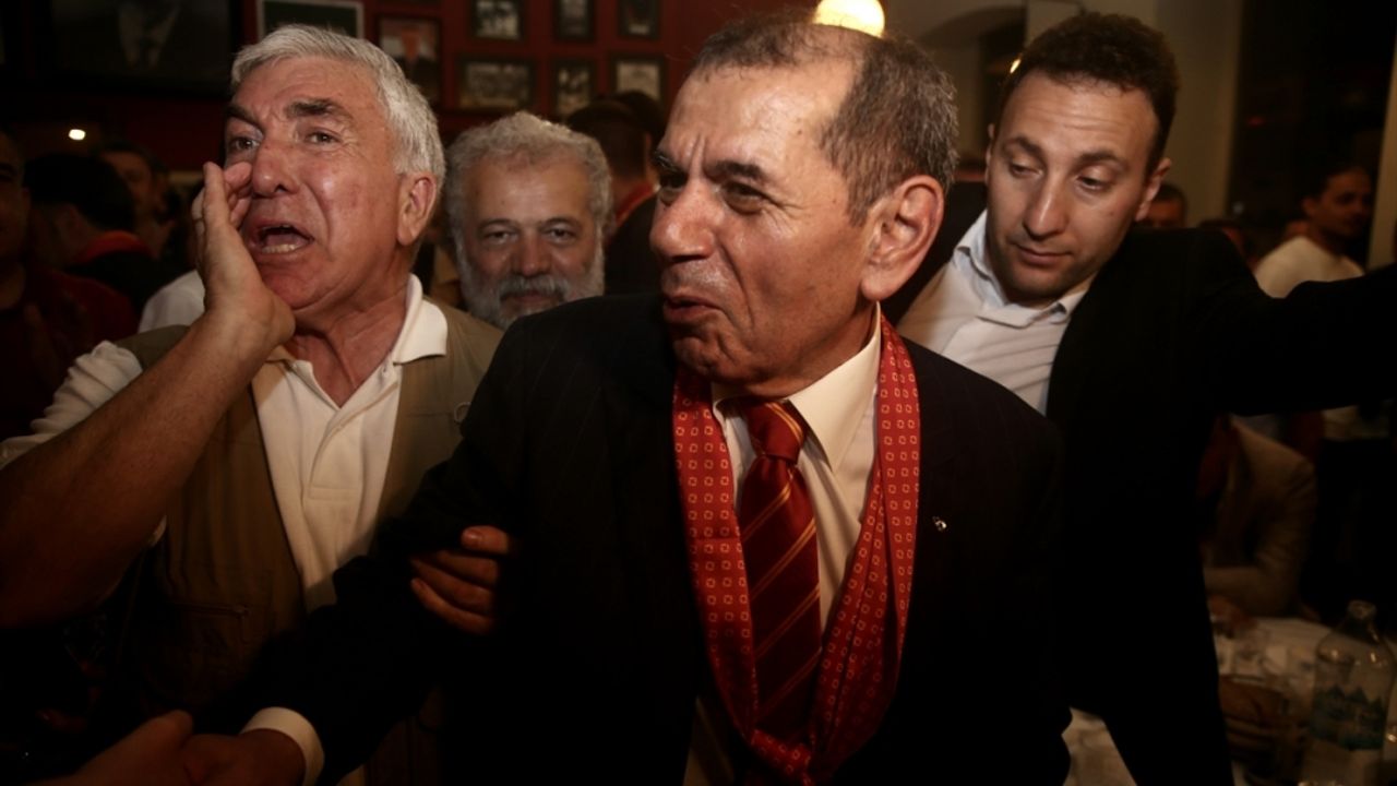 Dursun Özbek, seçim zaferini Galatasaraylılar Cemiyeti'nde kutladı