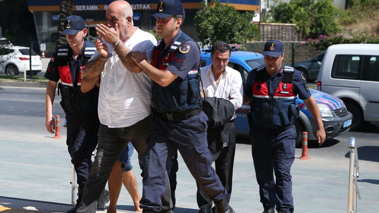 Antalya'da kendilerini "istihbaratçı" olarak tanıtan 5 kişi yakalandı