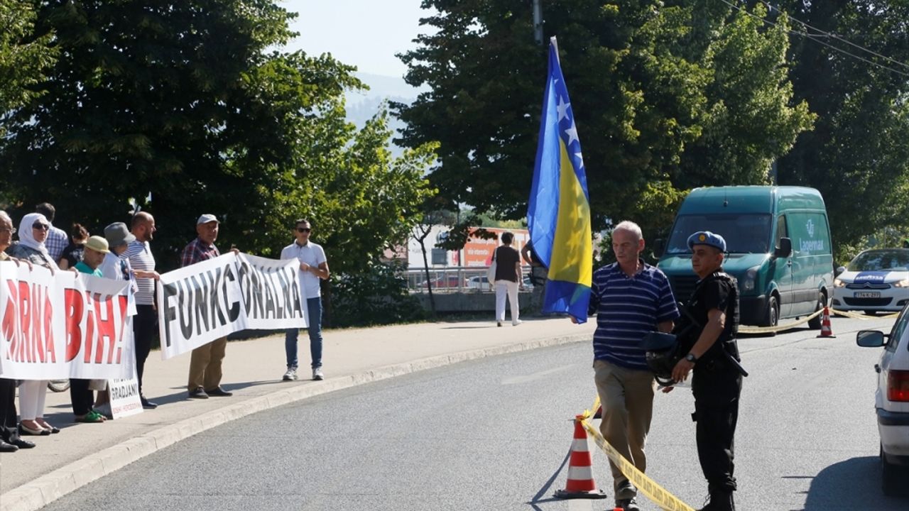 Bosna Hersek'teki "dayatma seçim yasası" protestoları bugün de sürüyor