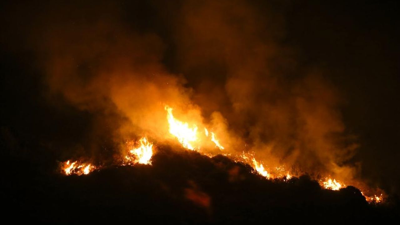 Datça'daki orman yangınına müdahale sürüyor