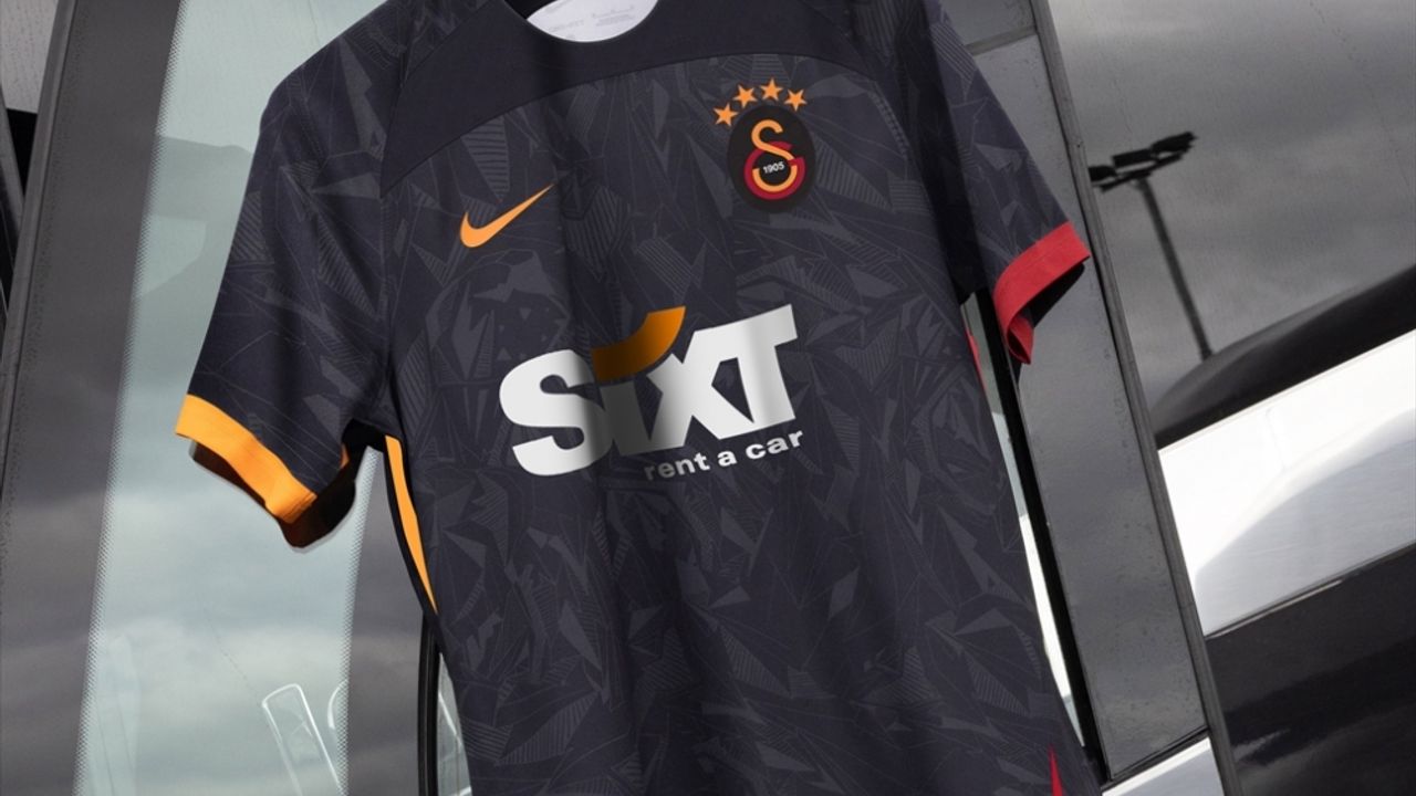 Galatasaray'da yeni sezon forma tanıtımı yapıldı