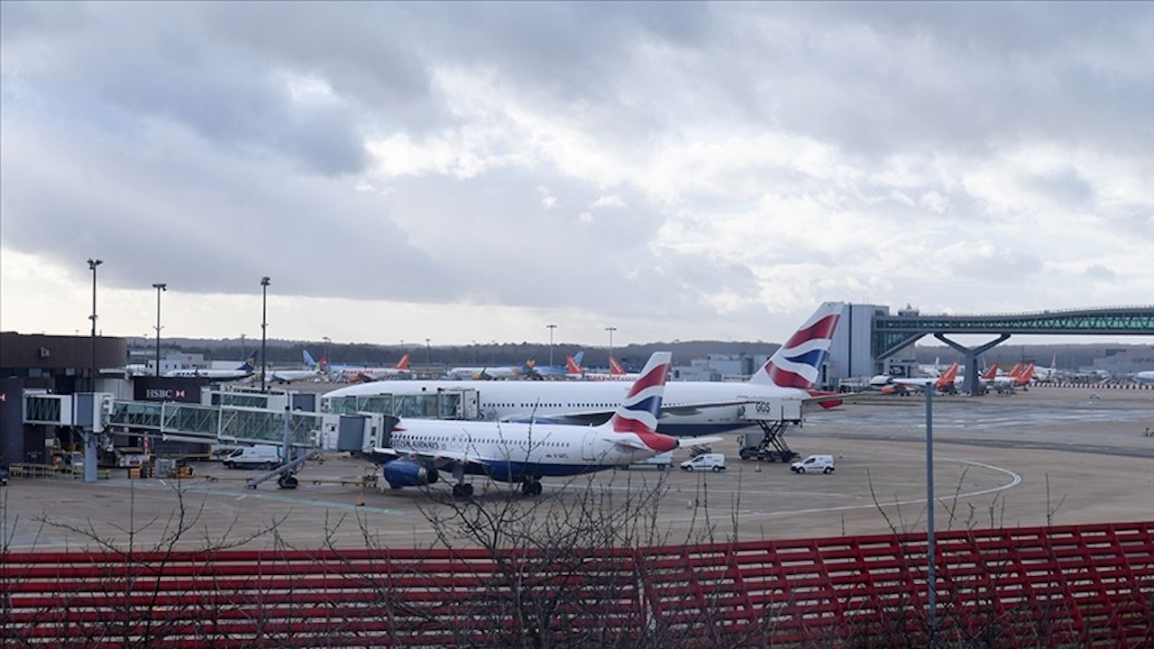 İngiltere'de aşırı sıcaklar Luton Havalimanı'ndaki uçuşları erteletti ! Son dakika