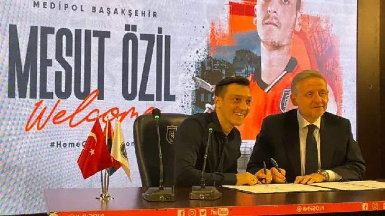 Mesut Özil yeni takımına imza attı