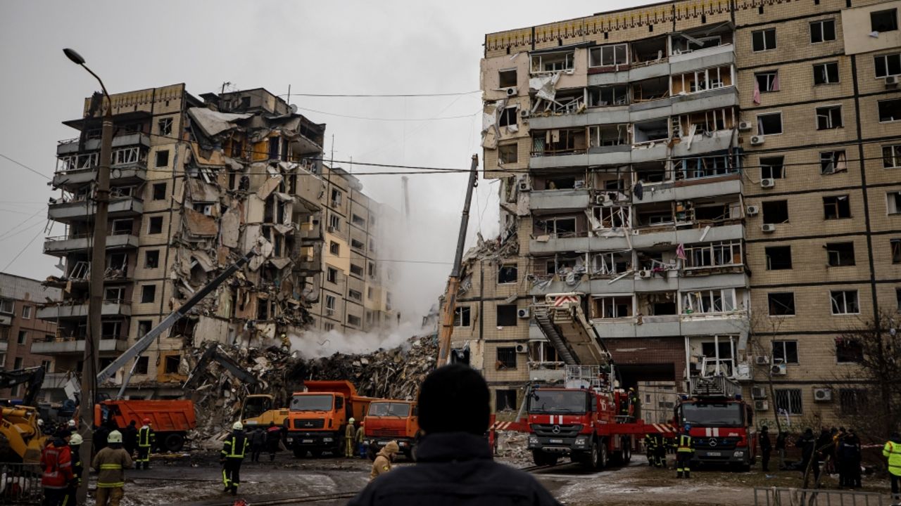 Ukrayna: Rus ordusunun Dnipro'ya füze saldırısında 1'i çocuk 12 sivil öldü