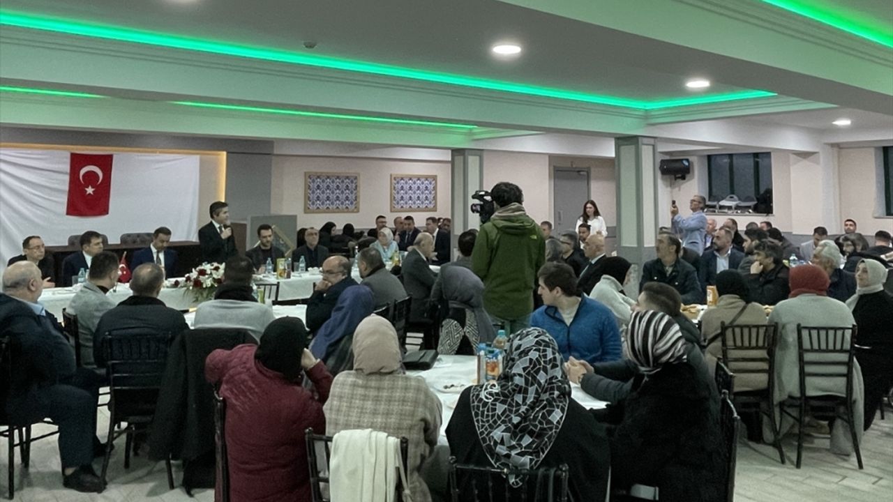 Uluslararası Demokratlar Birliği, İngiltere'de iftar programı düzenledi